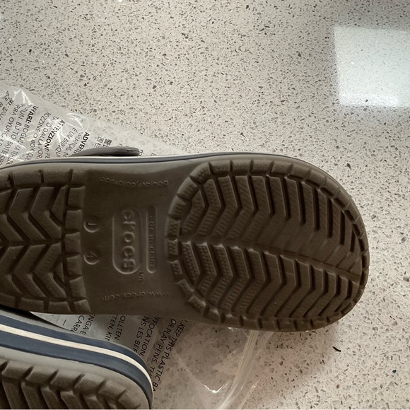 EUC Juniors Crocs (offers!) 😎 - Picture 10 of 10